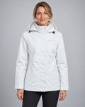 Frau trägt DEPROC LAVAL WOMEN Outdoorjacke in offwhite, Vorderansicht
